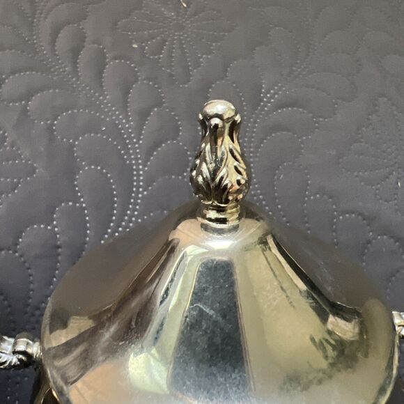 Vintage Silverplate Footed Sugar Bowl With Lid And Creamer Set Made in Hong Kong - Picture 7 of 11